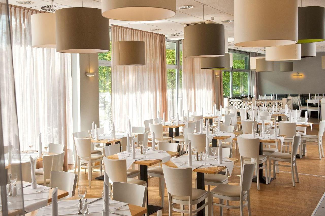 Holiday Inn Berlin City-East Landsberger Allee, An Ihg Hotel ภายนอก รูปภาพ