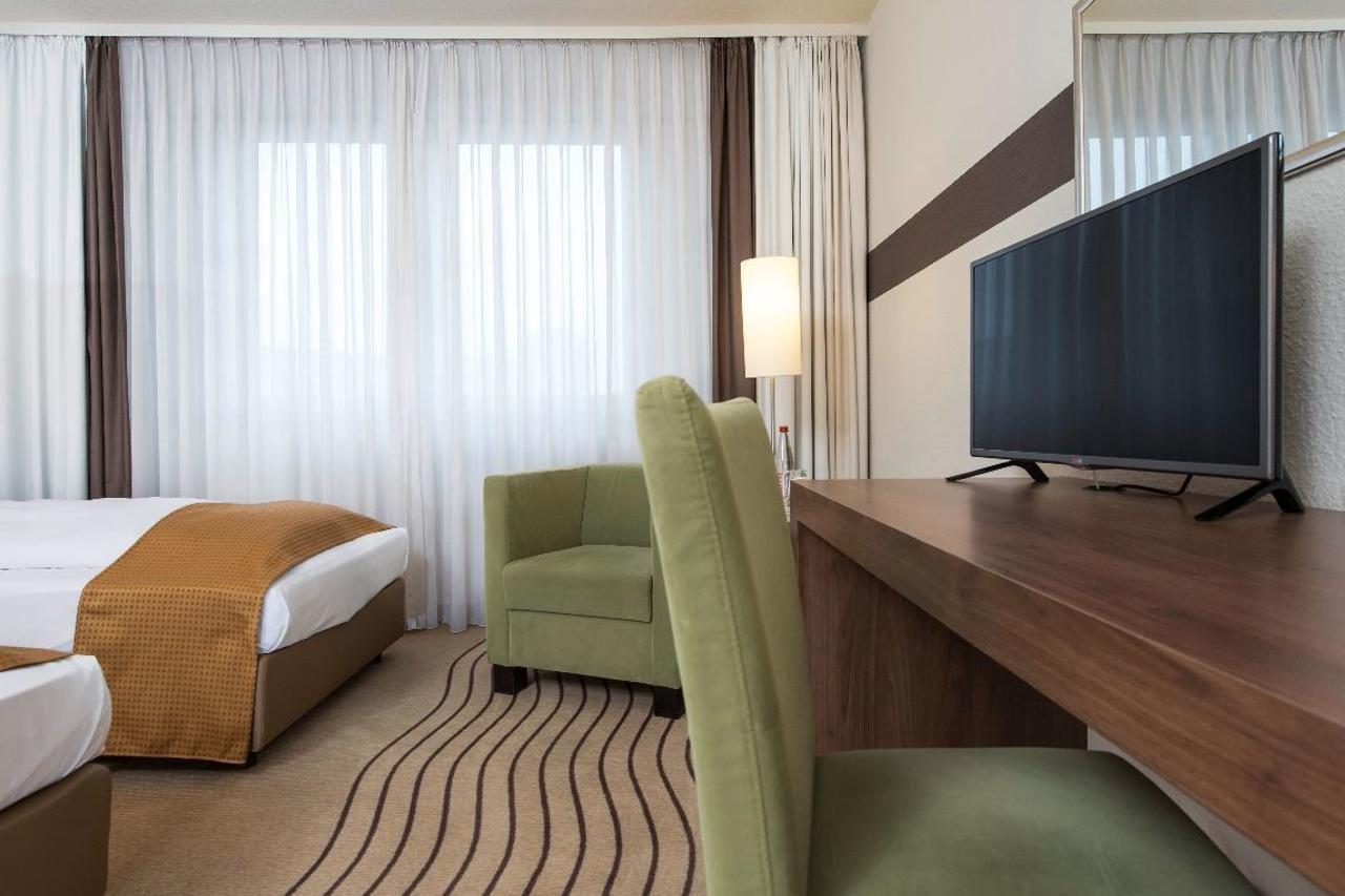 Holiday Inn Berlin City-East Landsberger Allee, An Ihg Hotel ภายนอก รูปภาพ